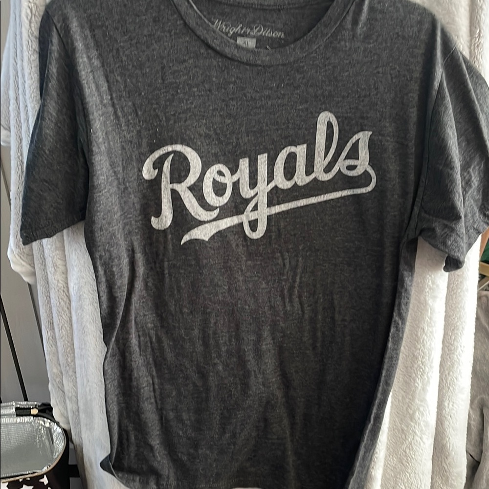 Gray Royals Graphic T-Shirt youth XL